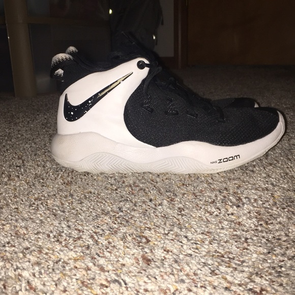 nike zoom rev 2 basketball shoes